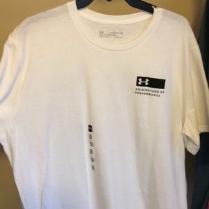 NWT UNDER Armour 2xl White tee shirt